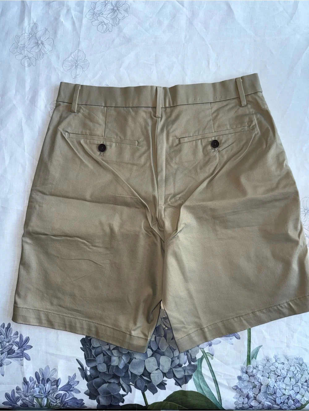 New unworn Banana Republic Men's Tan Flat Front Dress Shorts size 29